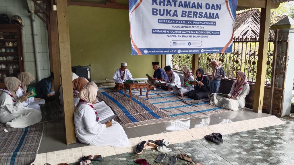 KEBERSAMAAN PRAMUKA PURWAKIRANA MELALUI KHATAMAN AL-QUR’AN DAN BUKA BERSAMA